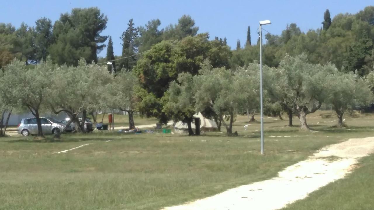 Mobile Home Cinzia Пула Экстерьер фото